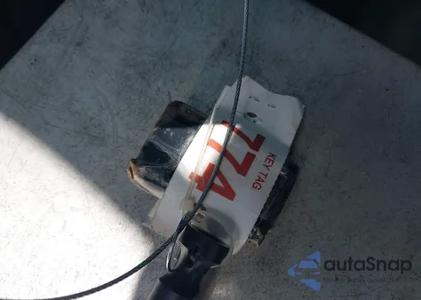 2015 Kia K900 Luxury z USA, uszkodzony, nr VIN KNALW4D46F6018019